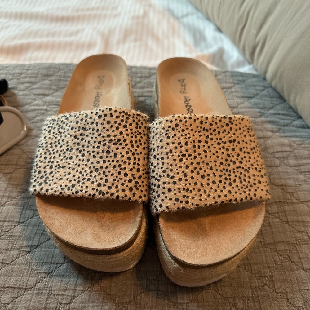 Dirty Laundry Palm Desert Platform Espadrille Beige Sandals Leopard size 7